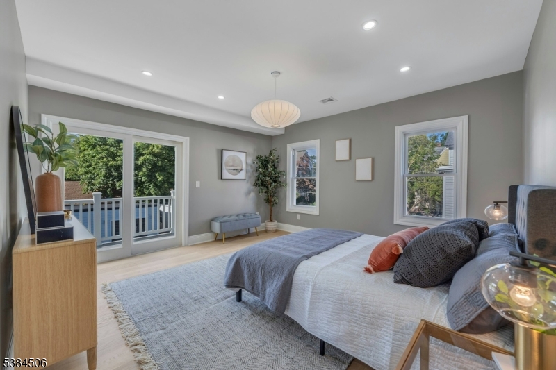 Montclair Twp., New Jersey, 07042, United States, 6 Bedrooms Bedrooms, ,5 BathroomsBathrooms,Residential,For Sale,1947111
