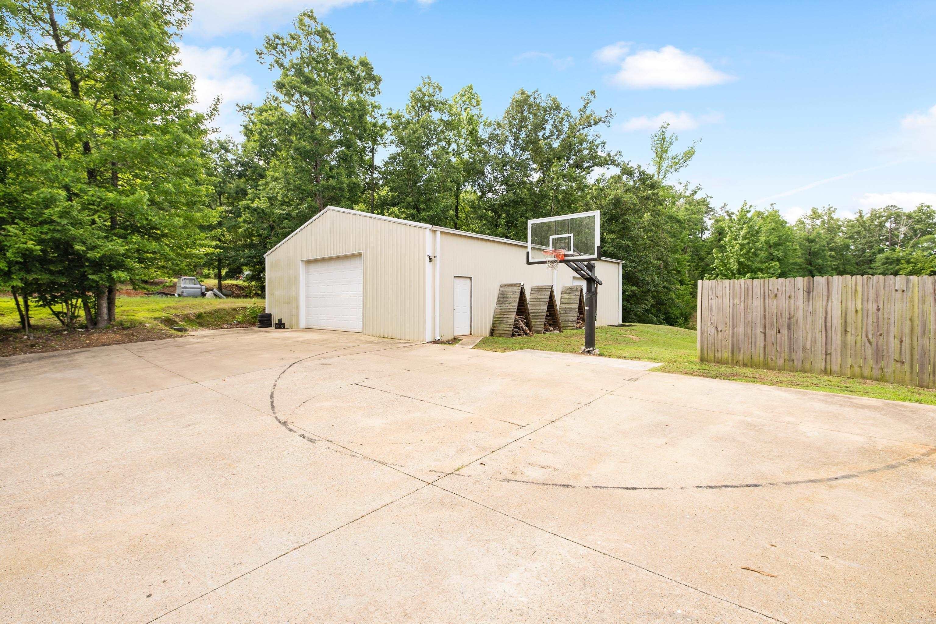 Benton, Arkansas, 72019, United States, 4 Bedrooms Bedrooms, ,4 BathroomsBathrooms,Residential,For Sale,2048594