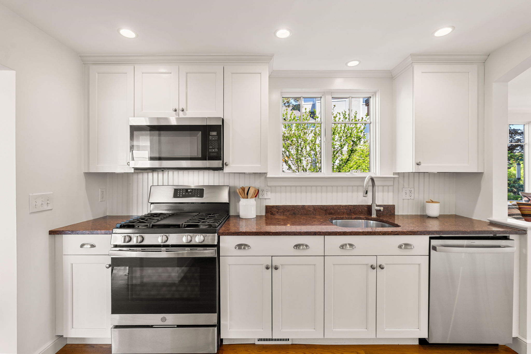  26 Karolyn Circle, Nahant, MA, 01908 - 物件實景