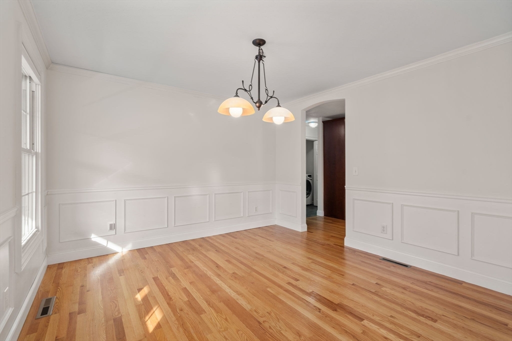 Westfield, Massachusetts, 01085, United States, 4 Bedrooms Bedrooms, ,3 BathroomsBathrooms,Residential,For Sale,1998160