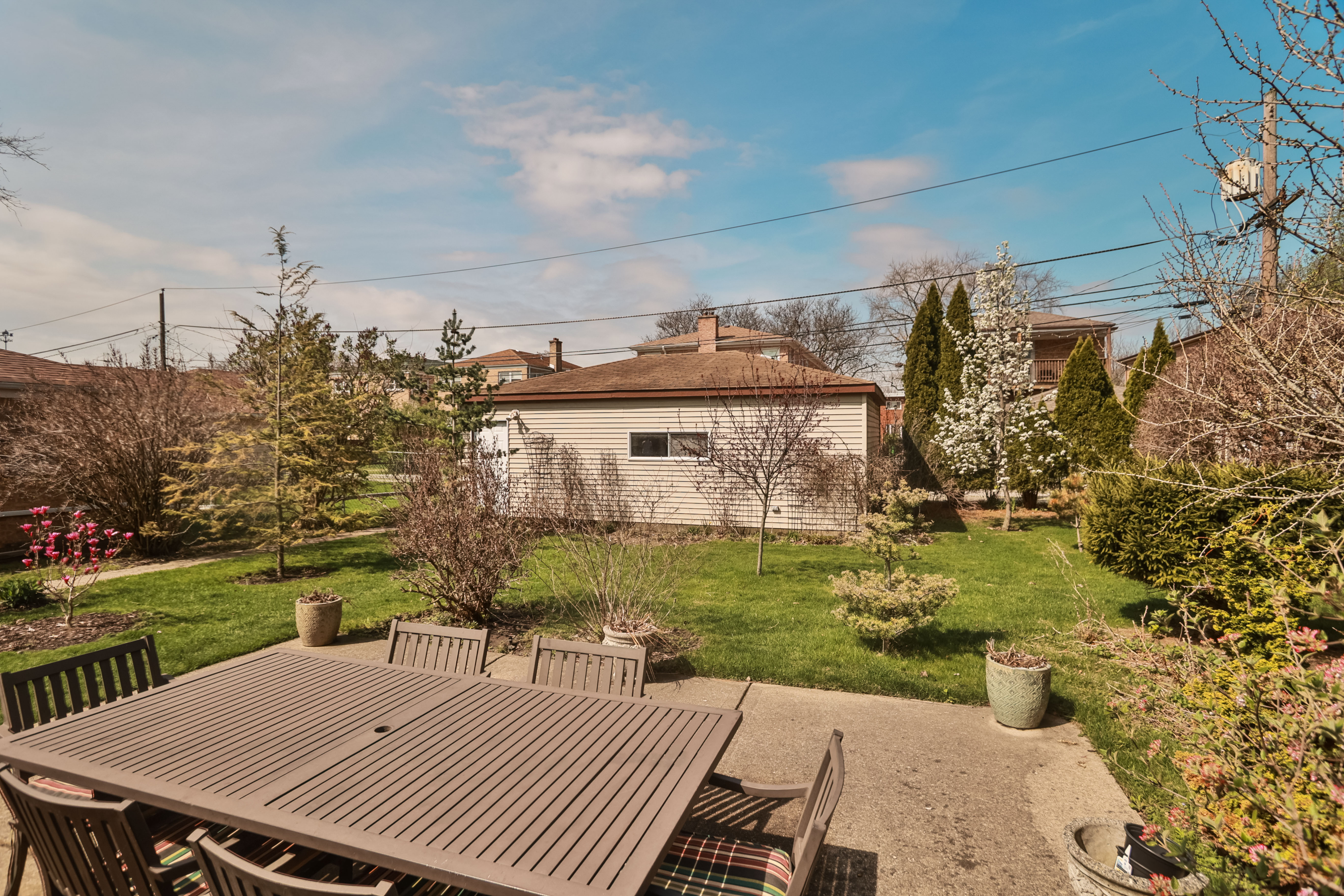  Split-level Home Offering Style, Space, and Modern Convenience - 物件實景