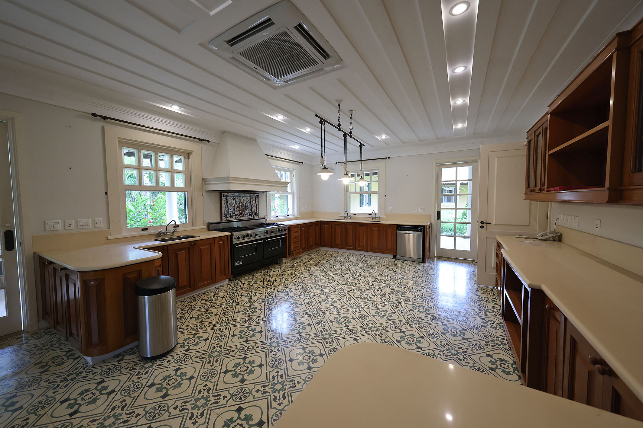  Renovated Farm with an Impressive Main Residence and Complete Infrastructure - 物件實景