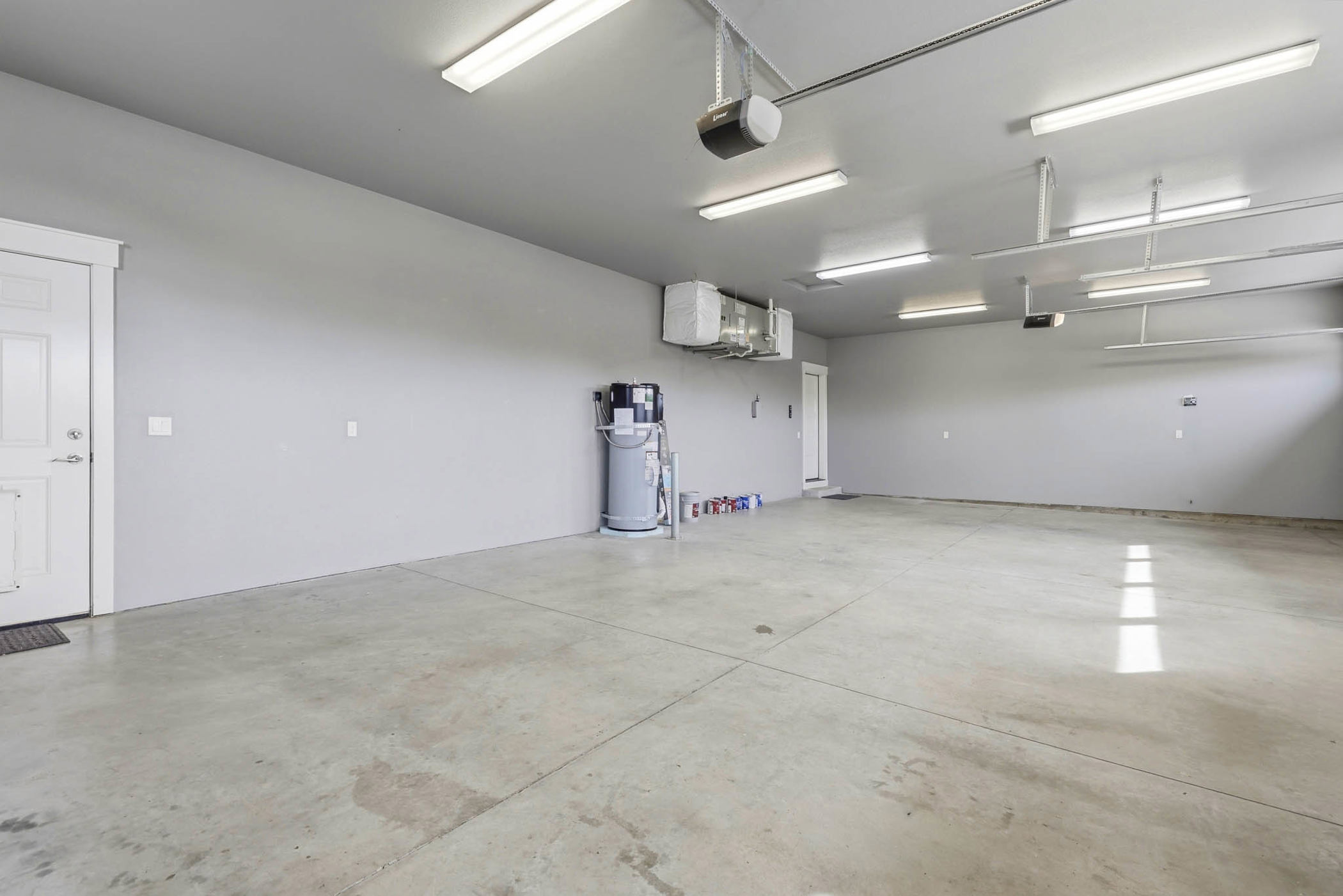  4 car garage in cul-de-sac Upgrades, single level - 物件實景