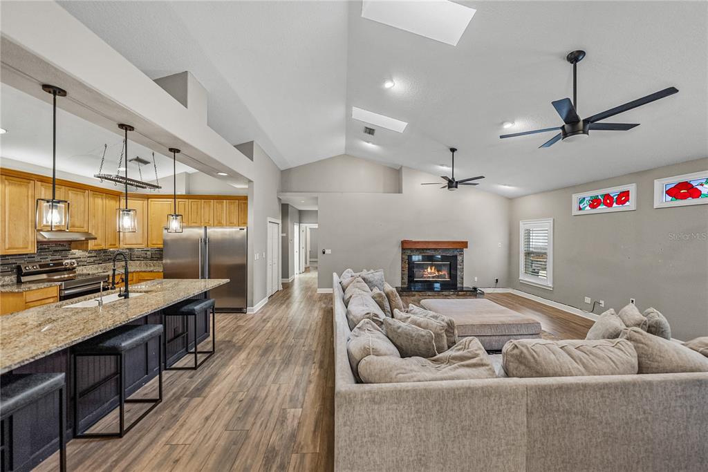 Seffner, Florida, 33584, United States, 5 Bedrooms Bedrooms, ,4 BathroomsBathrooms,Residential,For Sale,1991744