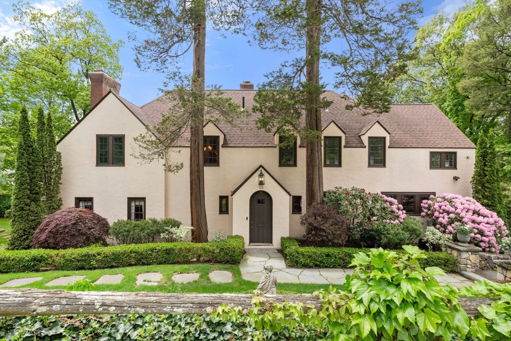 Newton, Massachusetts, 02467, United States, 5 Bedrooms Bedrooms, ,6 BathroomsBathrooms,Residential,For Sale,1807148