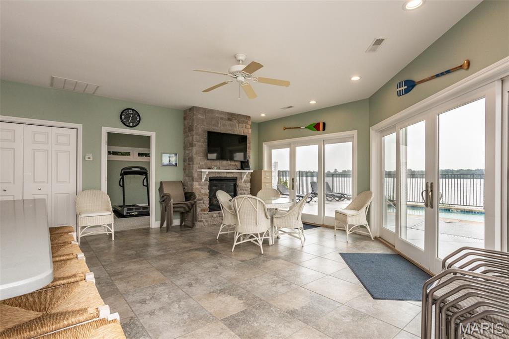 Grafton, Illinois, 62037, United States, 2 Bedrooms Bedrooms, ,2 BathroomsBathrooms,Residential,For Sale,1907573