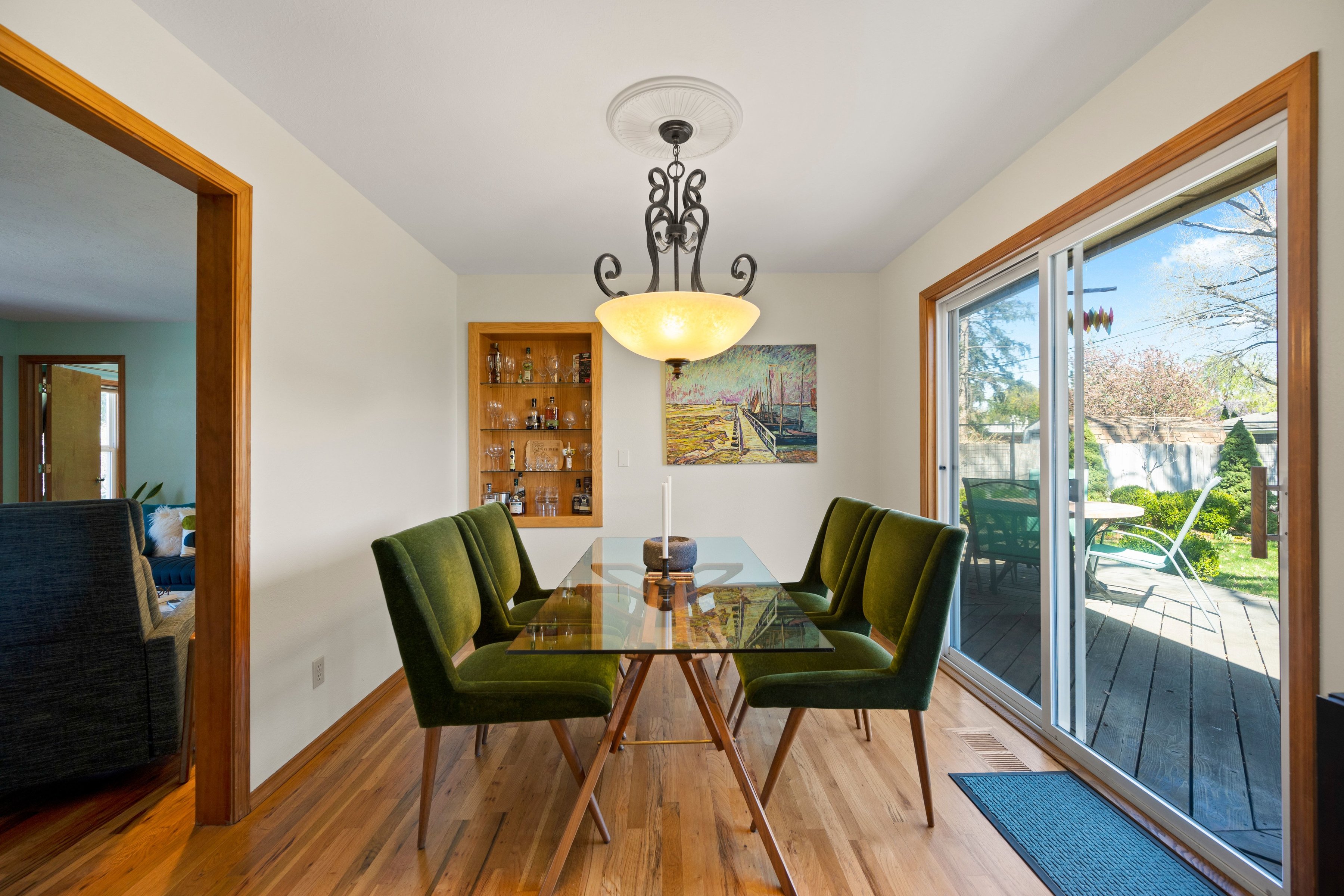  Timeless Mid-Century Design with Sunroom Living and Garden Oasis - 物件實景