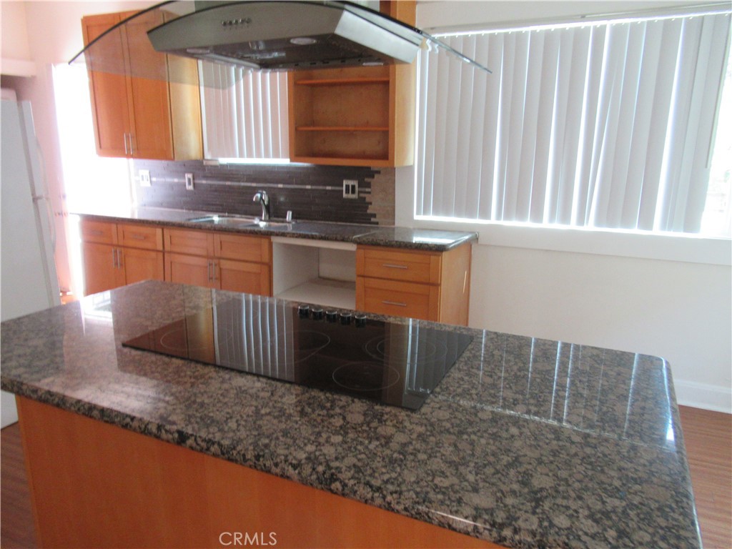 Los Angeles, California, 90018, United States, 4 Bedrooms Bedrooms, ,2 BathroomsBathrooms,Residential,For Sale,1941625