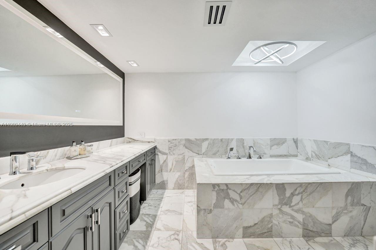 Aventura, Florida, 33180, United States, 4 Bedrooms Bedrooms, ,3 BathroomsBathrooms,Residential,For Sale,1989570