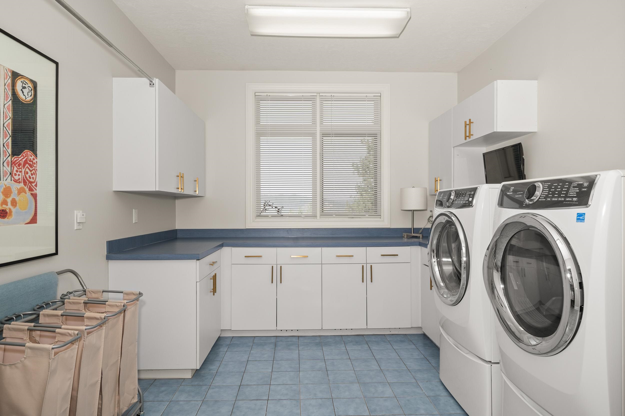 Spokane, Washington, 99223, United States, 6 Bedrooms Bedrooms, ,5 BathroomsBathrooms,Residential,For Sale,1978662