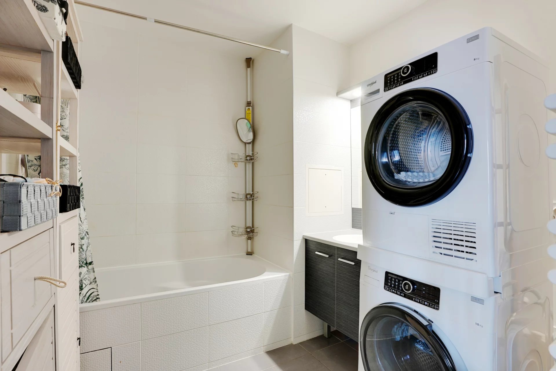 Boulogne-Billancourt, Île-de-France, 92100, FR, 2 Bedrooms Bedrooms, ,1 BathroomBathrooms,Residential,For Sale,1697128