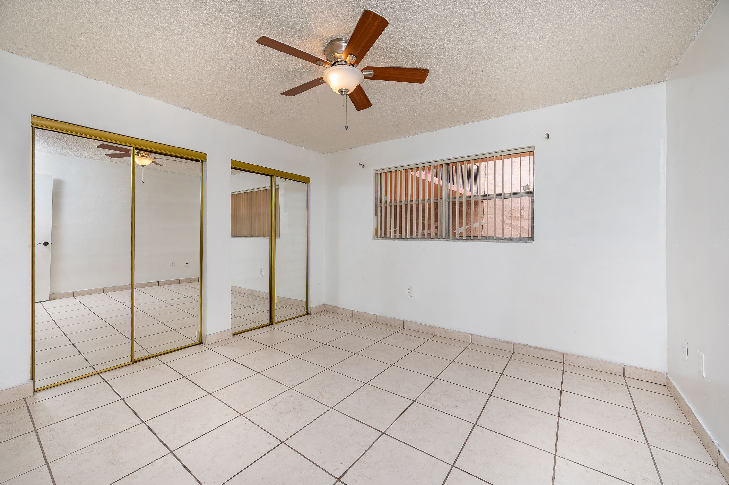  1910 W 56th St, Hialeah, FL, 33012 - 物件實景