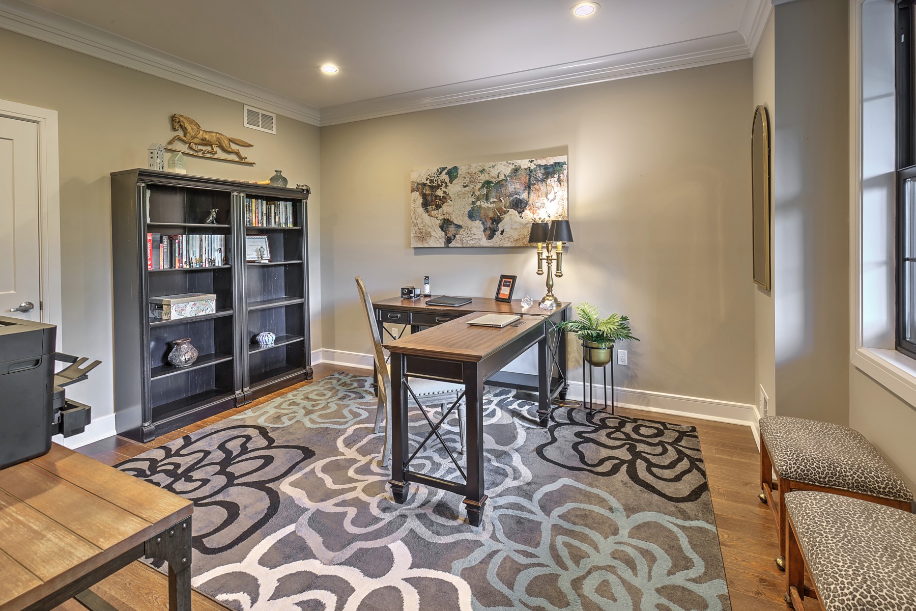  Custom Built Home Blends Classic Elegance with Modern Amenities - 物件實景