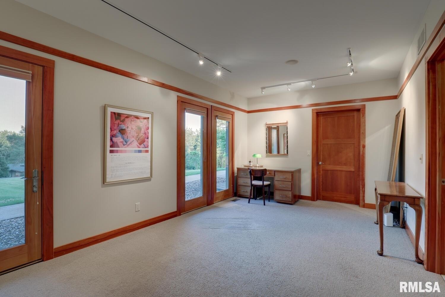 Macomb, Illinois, 61455, United States, 5 Bedrooms Bedrooms, ,5 BathroomsBathrooms,Residential,For Sale,1915760