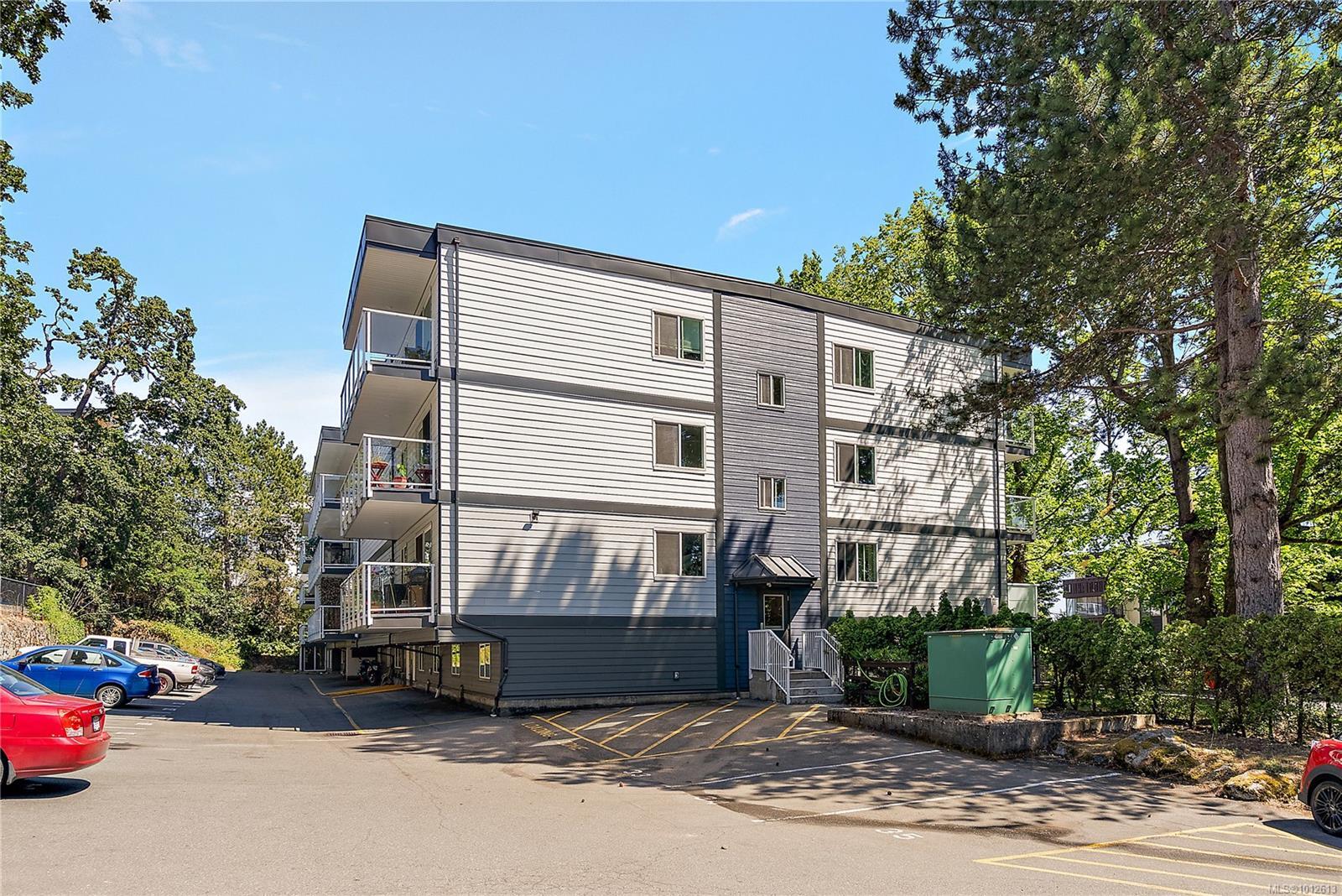 ESQUIMALT, British Columbia, V9A 3N4, CA, 3 Bedrooms Bedrooms, ,Residential,For Sale,1951160