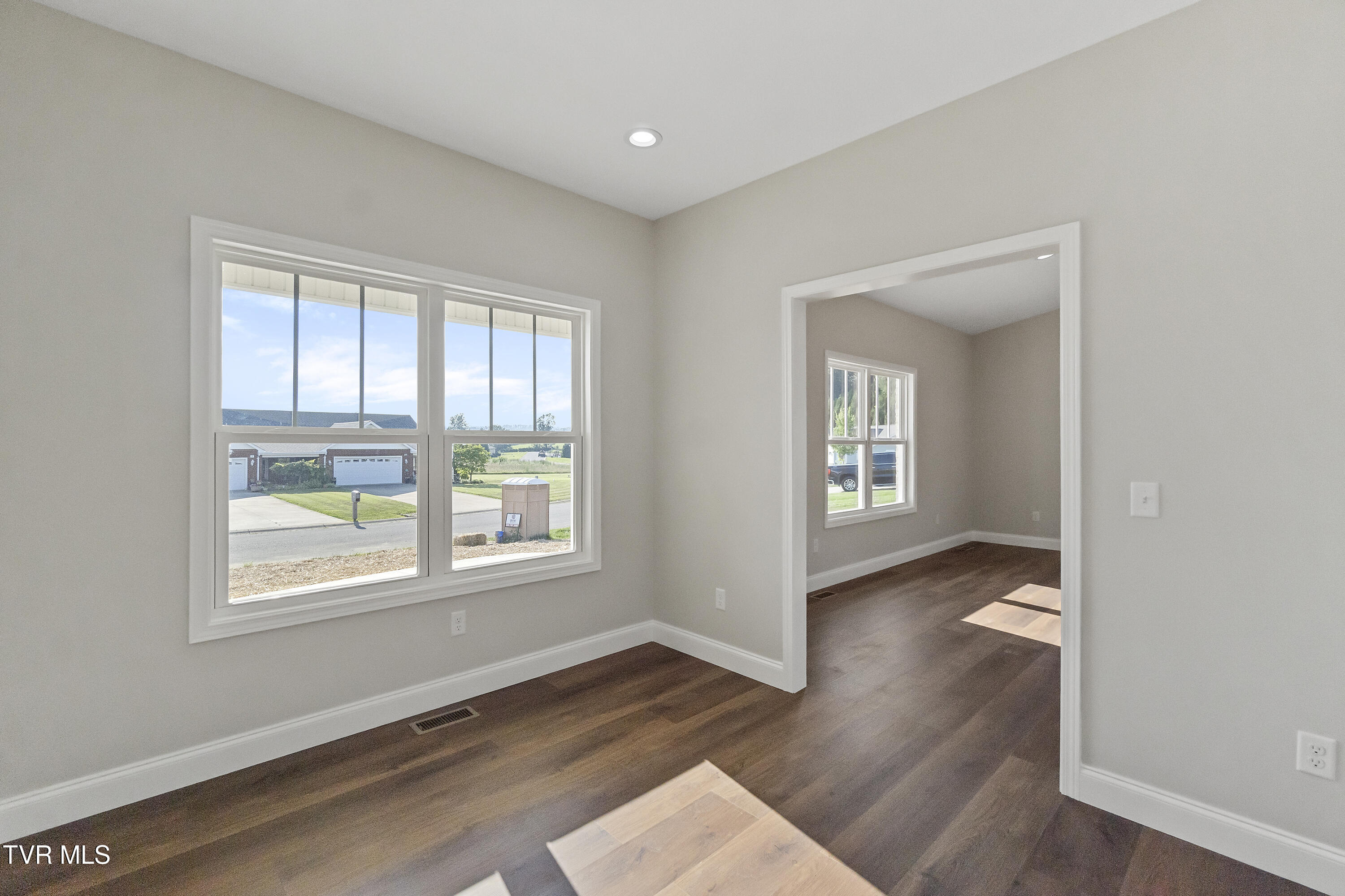 Greeneville, Tennessee, 37745, United States, 3 Bedrooms Bedrooms, ,2 BathroomsBathrooms,Residential,For Sale,1984464