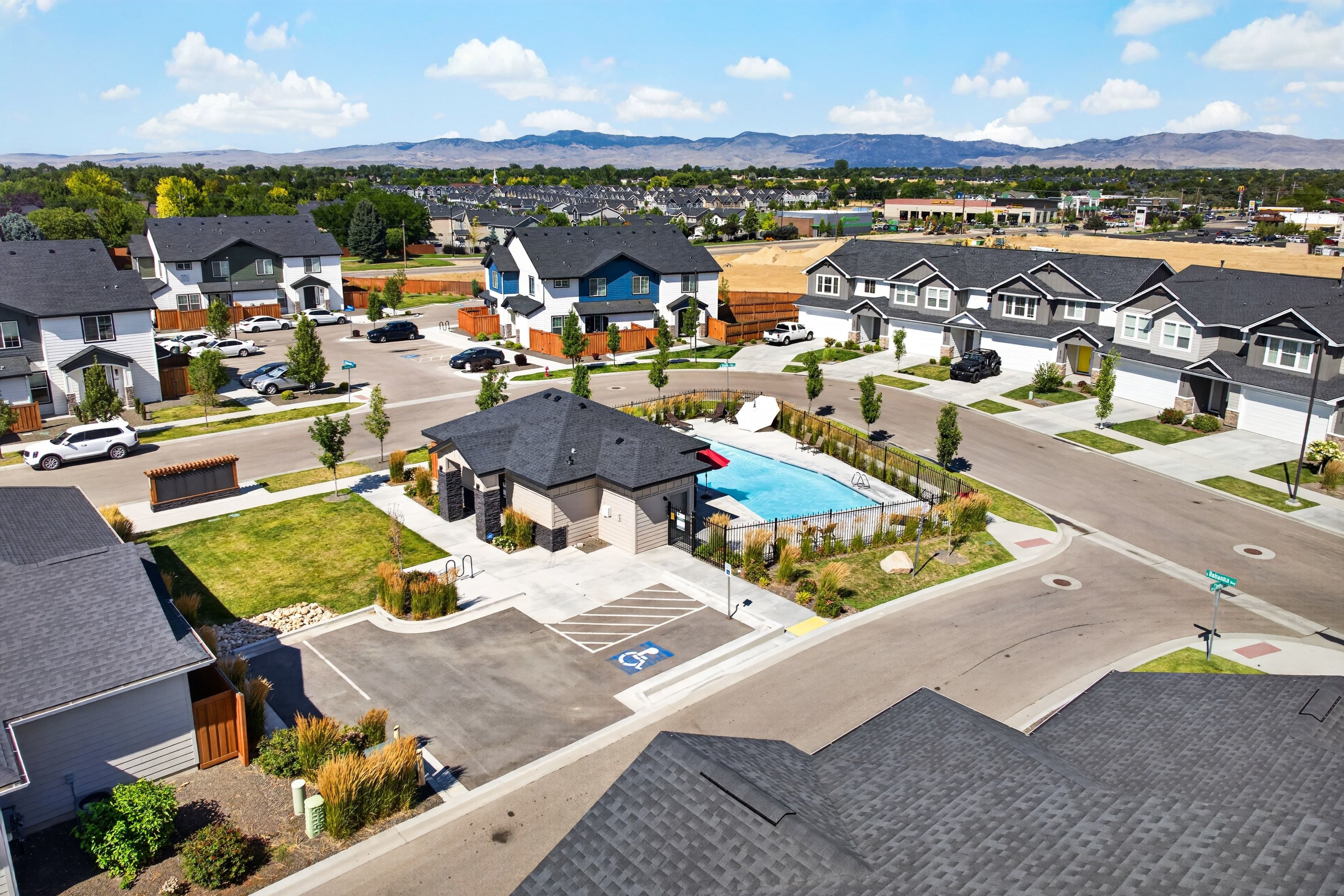  Stylish, Low-Maintenance Living with Resort-Style Amenities - 物件實景