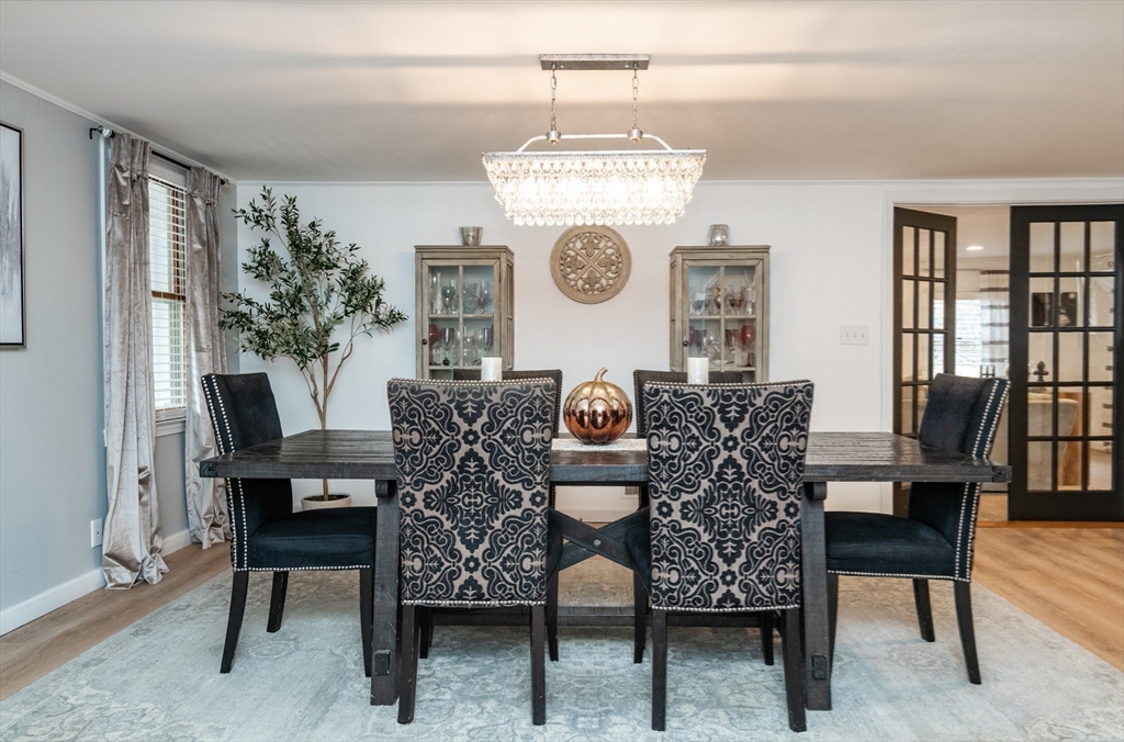 Middleton, Massachusetts, 01949, United States, 3 Bedrooms Bedrooms, ,1 BathroomBathrooms,Residential,For Sale,1982114