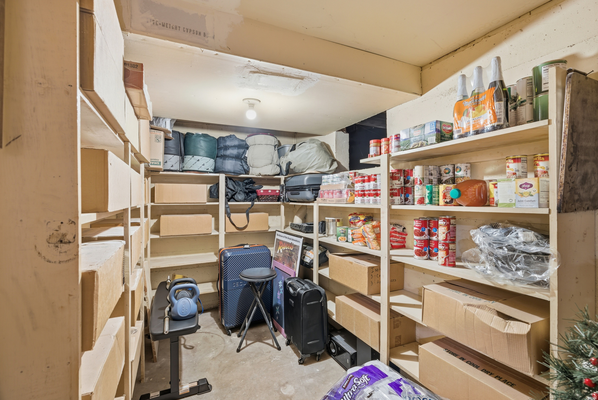 Clearfield, Utah, 84015, United States, 6 Bedrooms Bedrooms, ,2 BathroomsBathrooms,Residential,For Sale,1992038