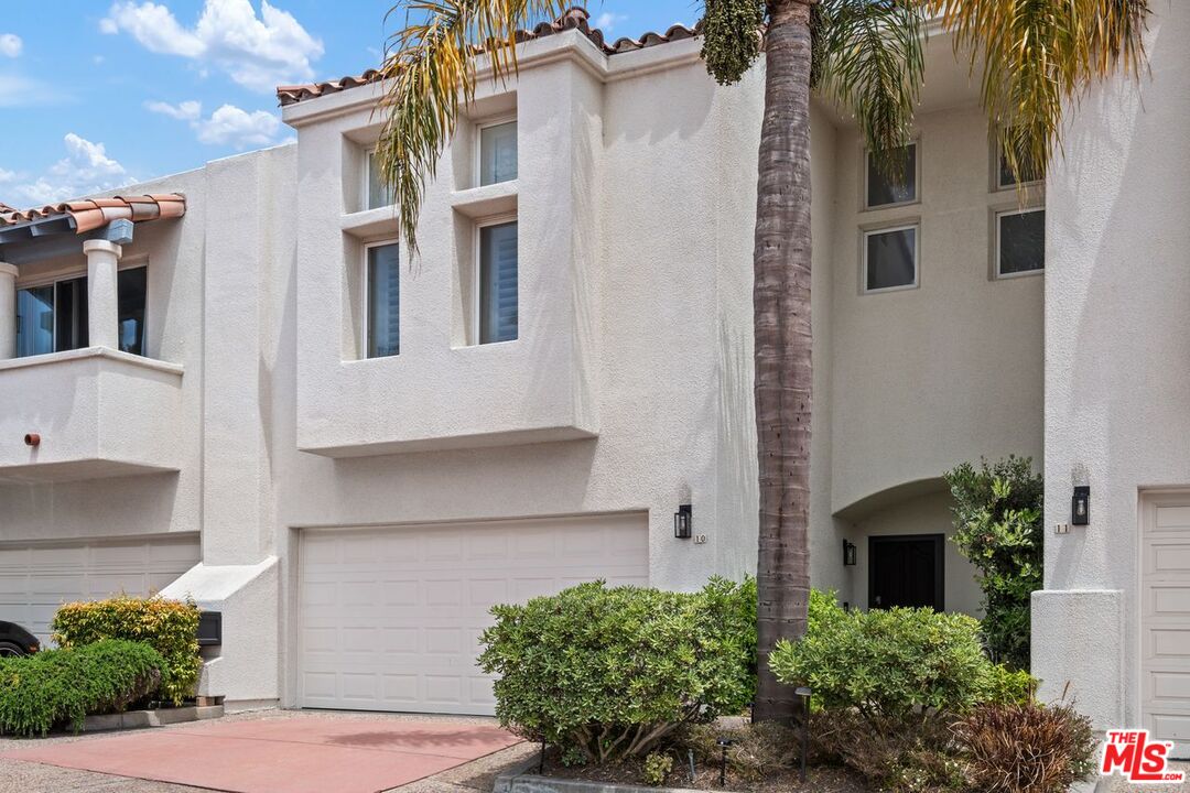 Malibu, California, 90265, United States, 3 Bedrooms Bedrooms, ,3 BathroomsBathrooms,Residential,For Sale,1807651