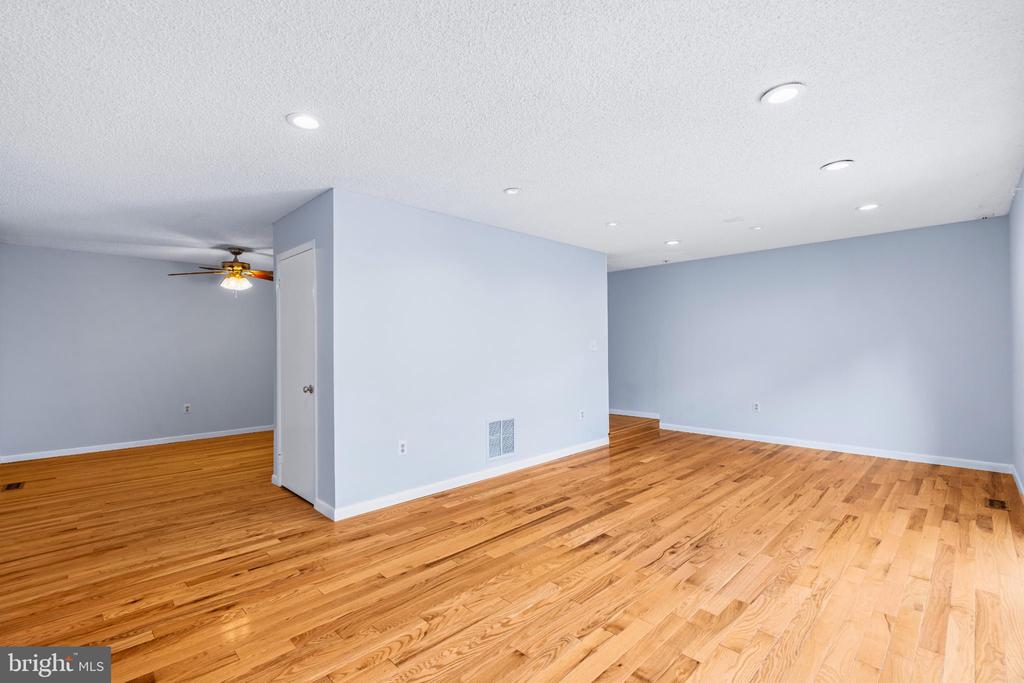 Plainsboro, New Jersey, 08536, United States, 3 Bedrooms Bedrooms, ,3 BathroomsBathrooms,Residential,For Sale,1900565