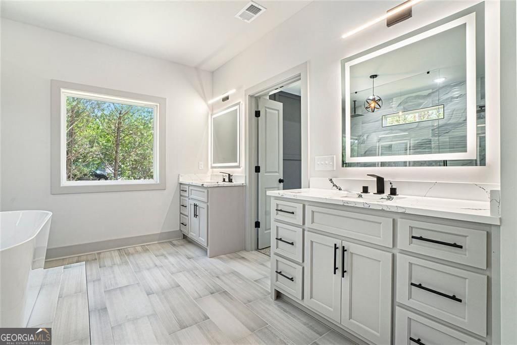 Oxford, Georgia, 30054, United States, 5 Bedrooms Bedrooms, ,4 BathroomsBathrooms,Residential,For Sale,1999164