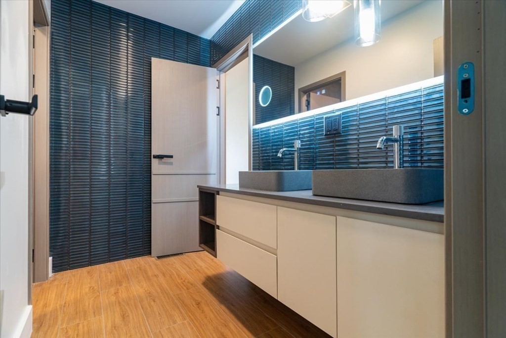 Reading, Massachusetts, 01867, United States, 3 Bedrooms Bedrooms, ,3 BathroomsBathrooms,Residential,For Sale,1880816