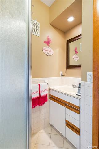 Putnam Twp, Michigan, 48169, United States, 3 Bedrooms Bedrooms, ,2 BathroomsBathrooms,Residential,For Sale,1981909