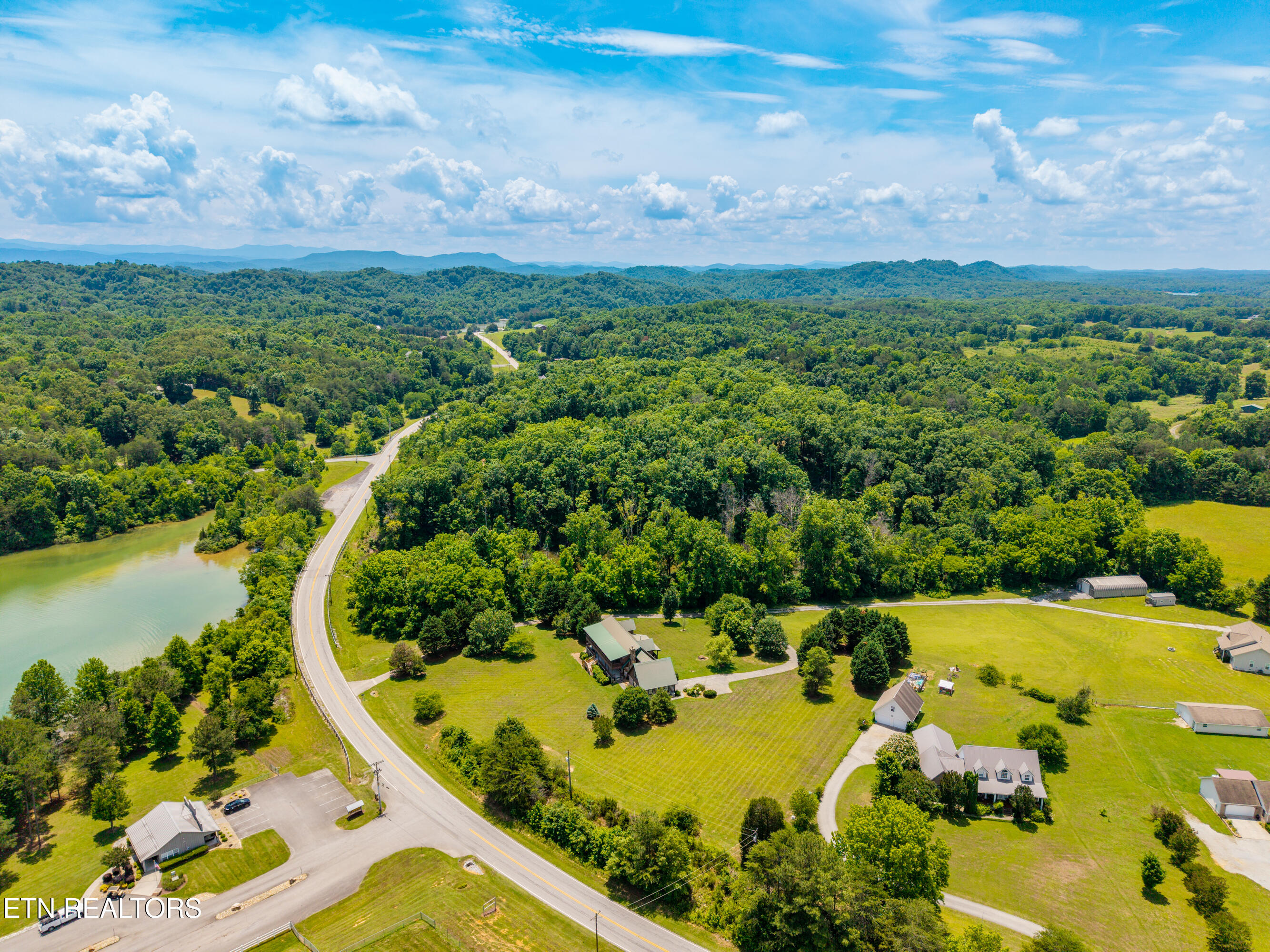 Vonore, Tennessee, 37885, United States, 3 Bedrooms Bedrooms, ,4 BathroomsBathrooms,Residential,For Sale,2048933