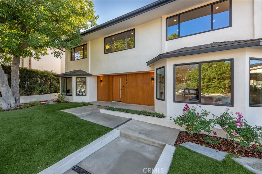 Woodland Hills, California, 91367, United States, 5 Bedrooms Bedrooms, ,4 BathroomsBathrooms,Residential,For Sale,2003511