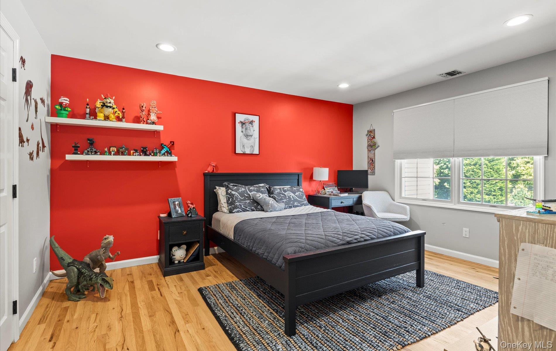 Huntington, New York, 11743, United States, 6 Bedrooms Bedrooms, ,4 BathroomsBathrooms,Residential,For Sale,1827761