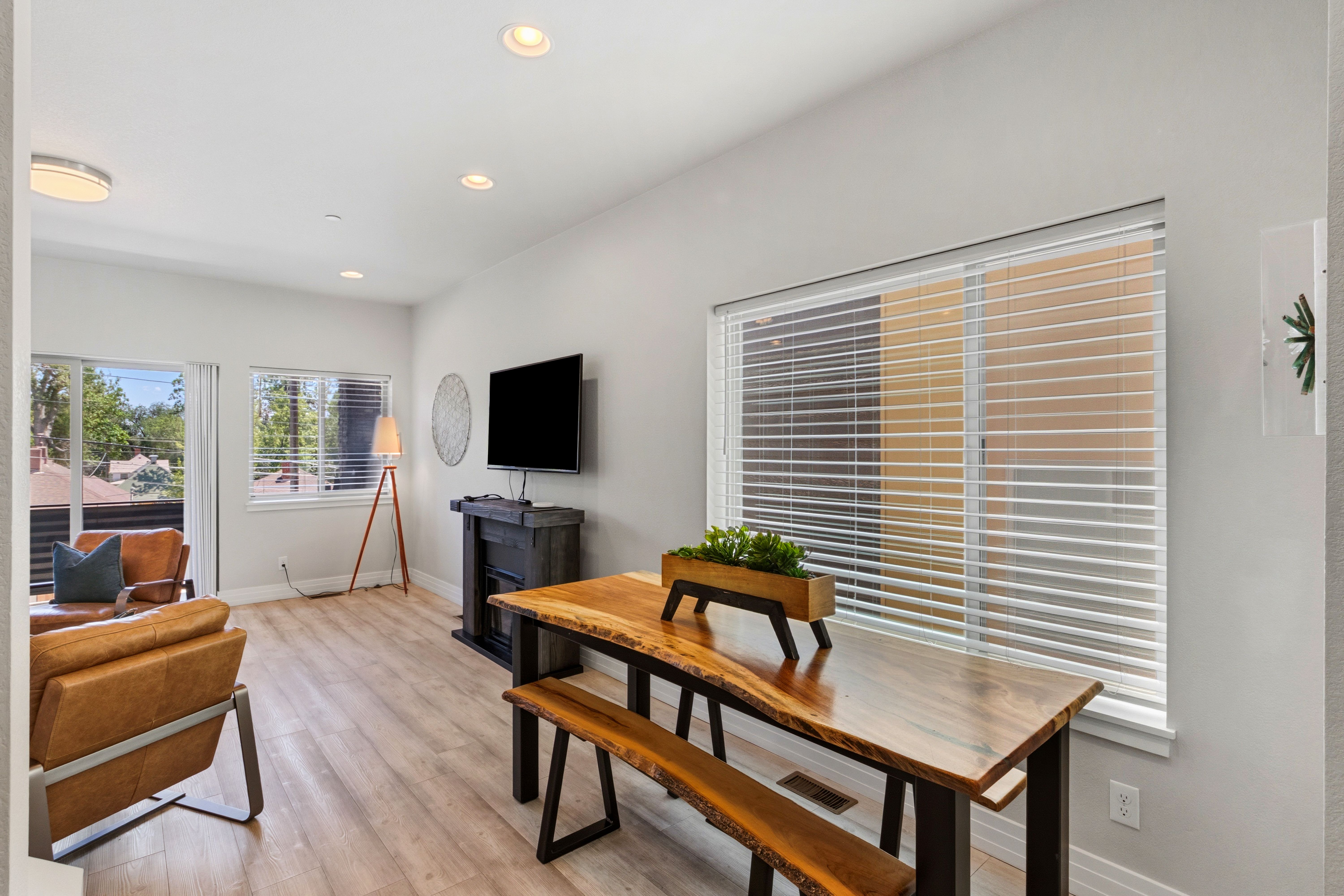  Furnished Modern Townhome - 物件實景