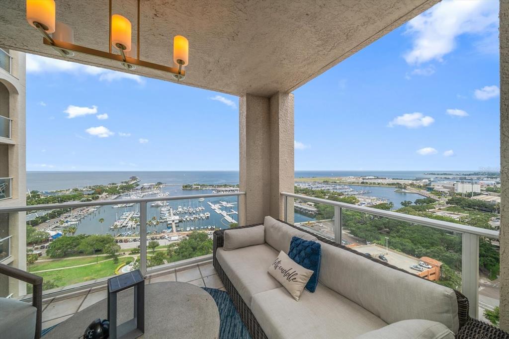 100 Beach Drive NE Unit 1900, St Petersburg, Florida, 33701, United States, 4 Bedrooms Bedrooms, ,6 BathroomsBathrooms,Residential,For Sale,100 Beach Drive NE Unit 1900,1618672