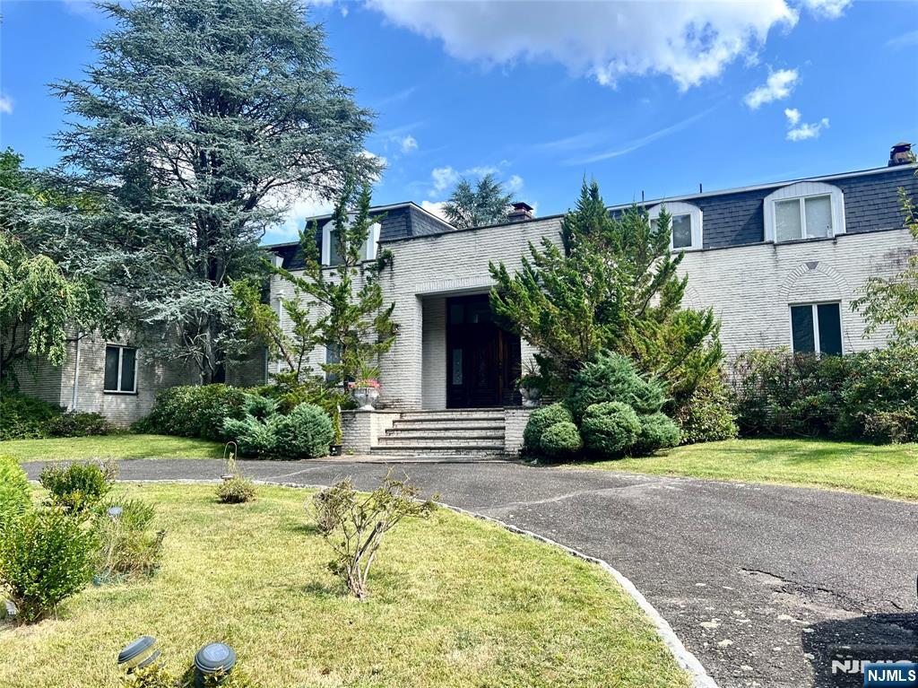 Saddle River, New Jersey, 07458, United States, 6 Bedrooms Bedrooms, ,8 BathroomsBathrooms,Residential,For Sale,1950852
