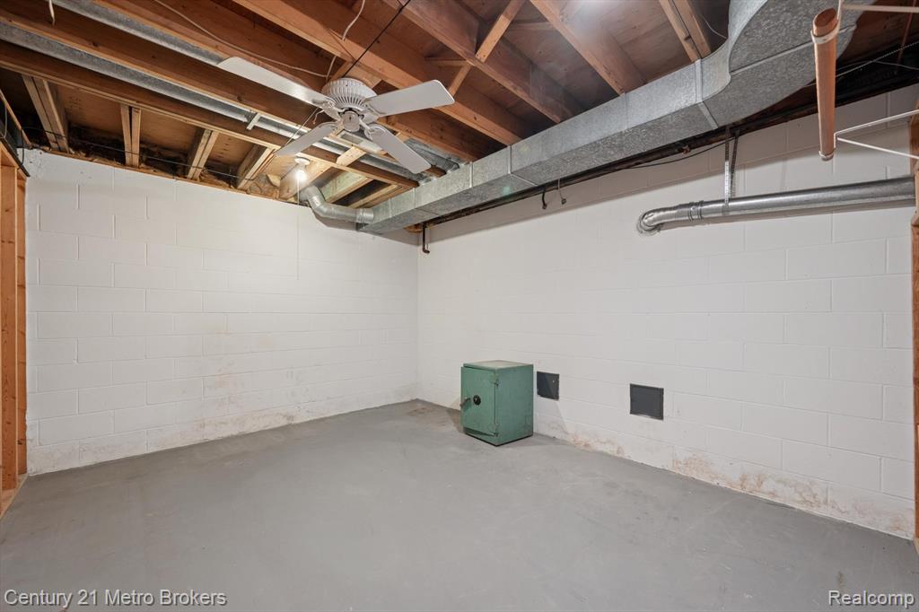 Grand Blanc, Michigan, 48439, United States, 3 Bedrooms Bedrooms, ,5 BathroomsBathrooms,Residential,For Sale,1986103