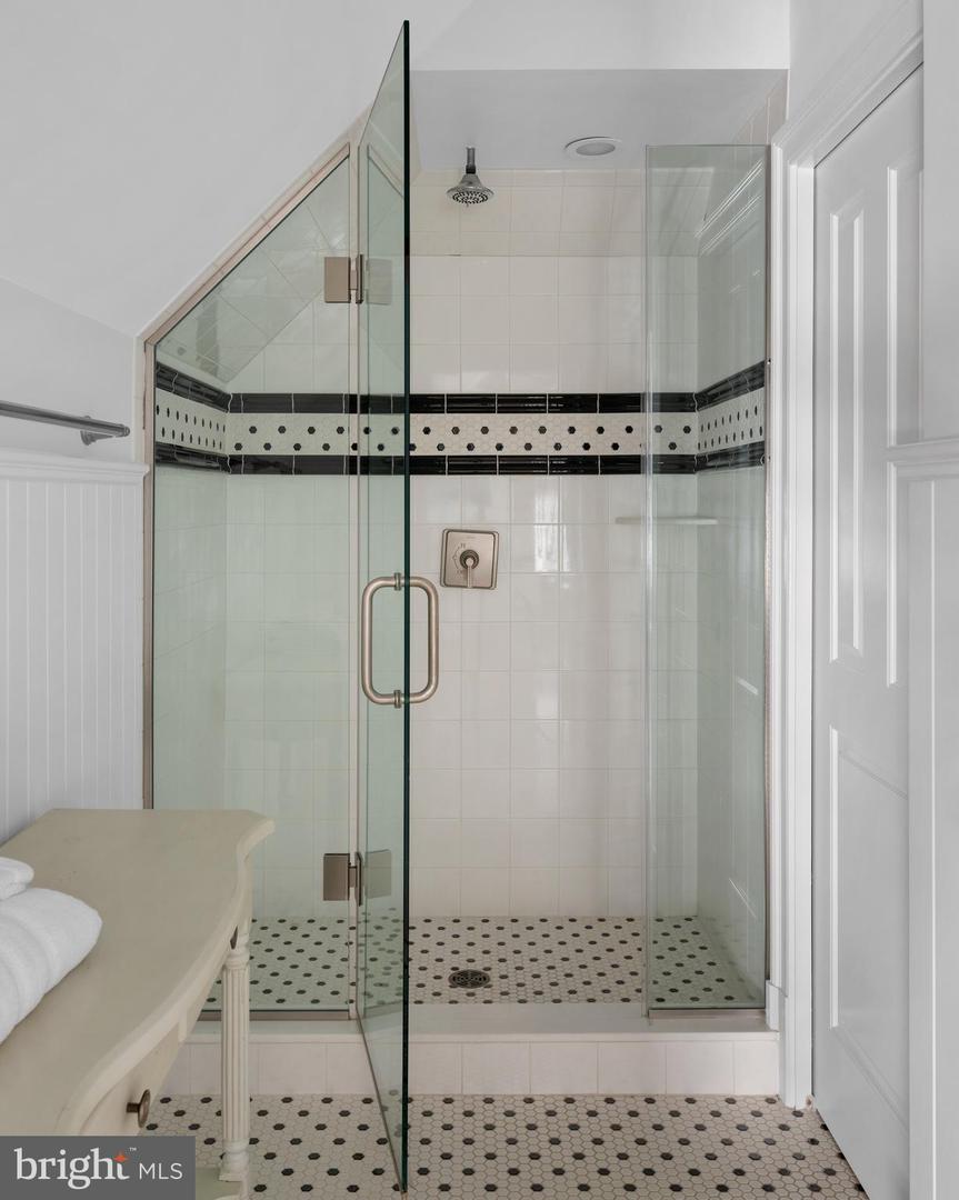 Annapolis, Maryland, 21401, United States, 6 Bedrooms Bedrooms, ,9 BathroomsBathrooms,Residential,For Sale,1744744