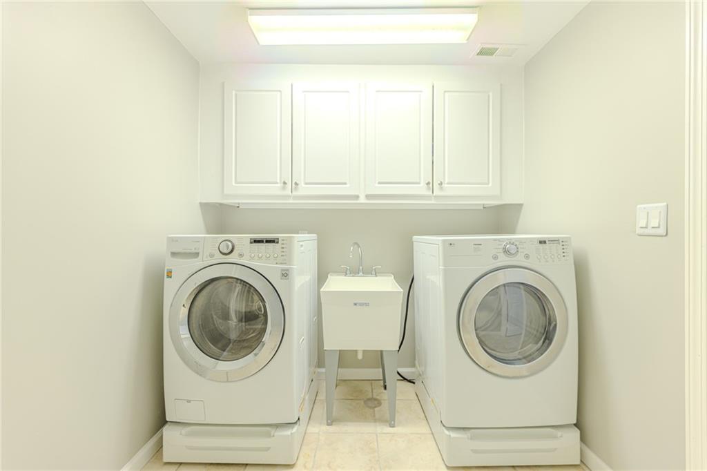 Atlanta, Georgia, 30350, United States, 5 Bedrooms Bedrooms, ,5 BathroomsBathrooms,Residential,For Sale,1987356