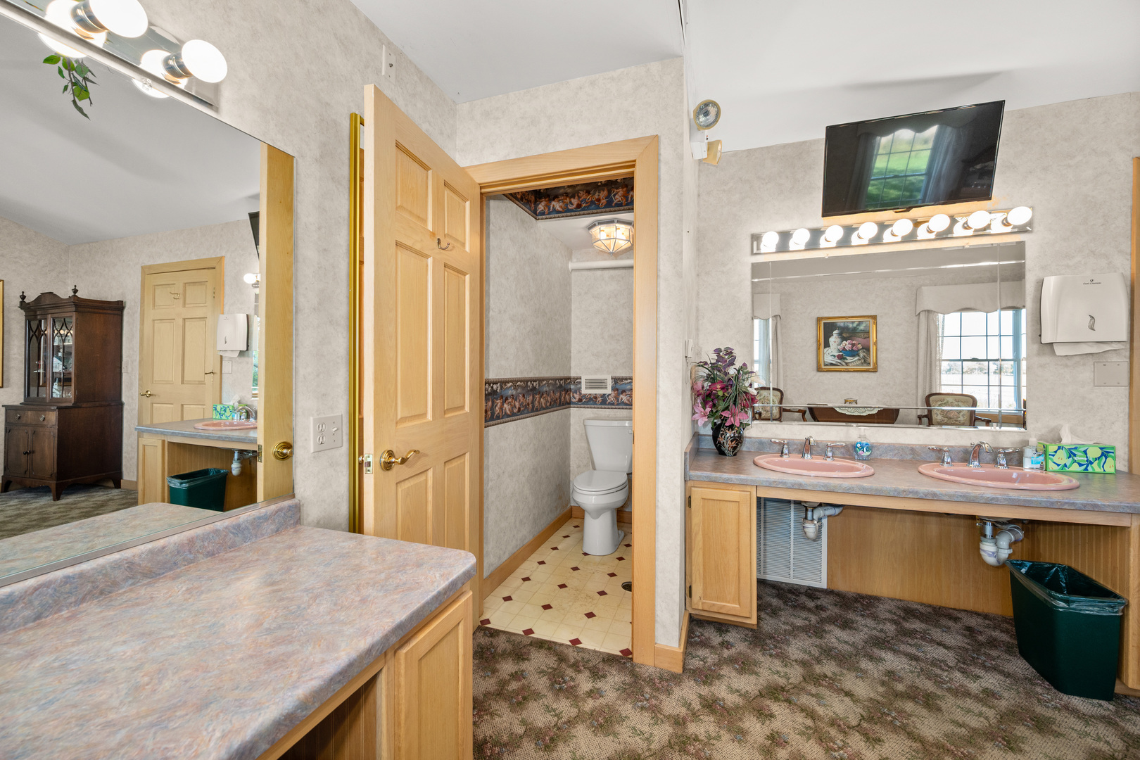 Sycamore, Illinois, 60178, United States, 4 Bedrooms Bedrooms, ,5 BathroomsBathrooms,Residential,For Sale,2001773