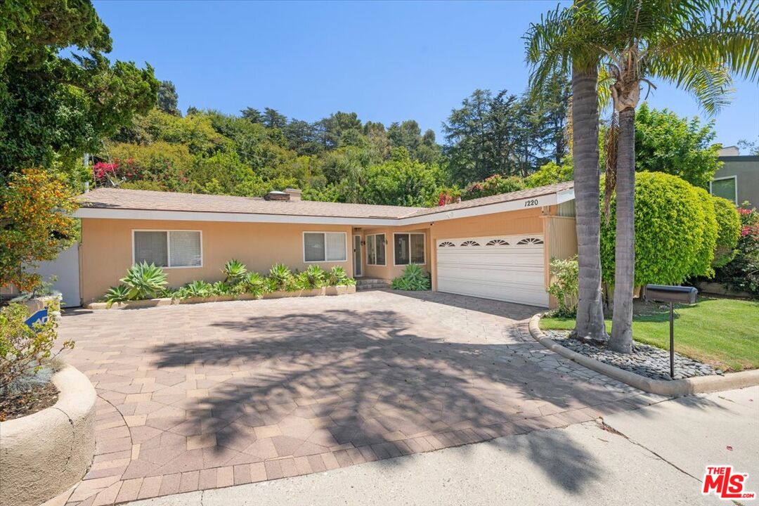 Los Angeles, California, 90049, United States, 3 Bedrooms Bedrooms, ,3 BathroomsBathrooms,Residential,For Sale,1908650