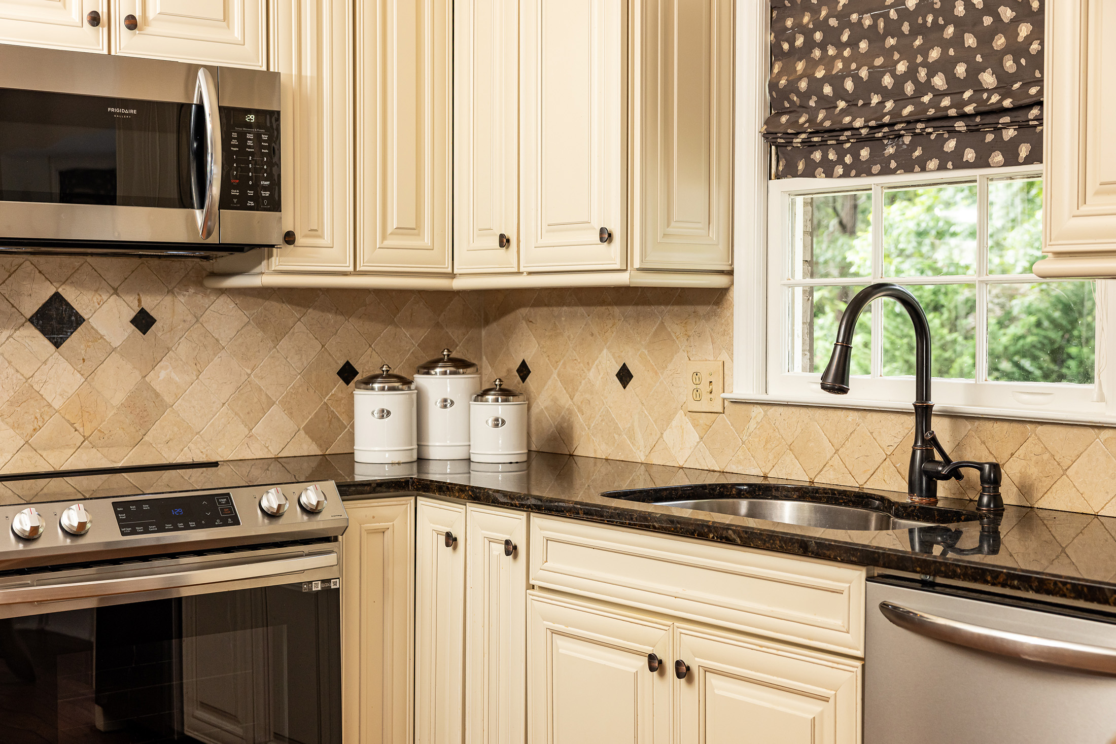  Beautifully Updated Home in Sought-after Arden Woods Neighborhood of Dunwoody - 物件實景