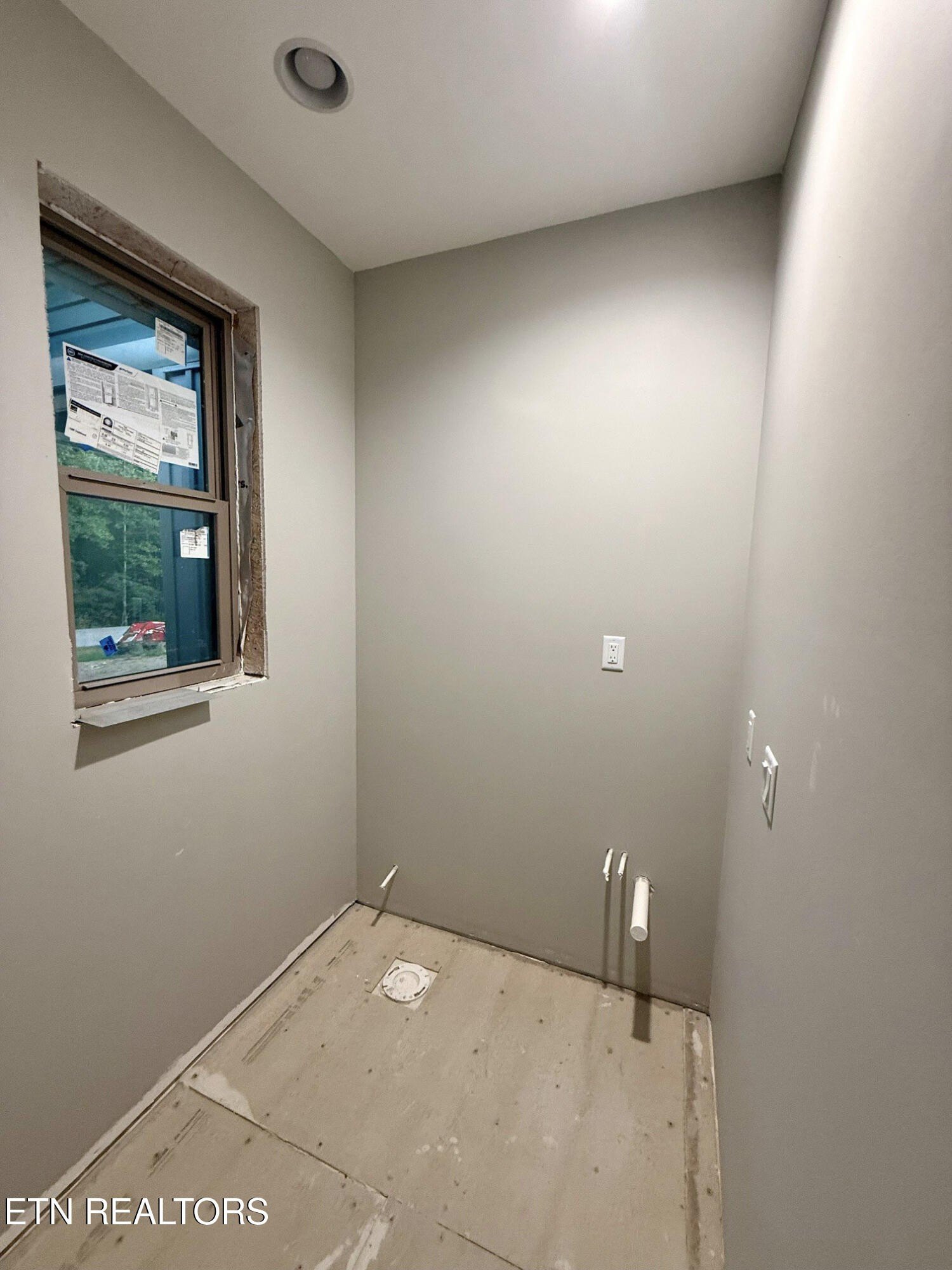 Crossville, Tennessee, 38571, United States, 3 Bedrooms Bedrooms, ,4 BathroomsBathrooms,Residential,For Sale,1981964