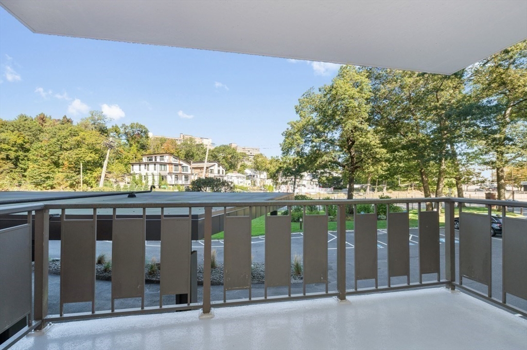 Newton, Massachusetts, 02467, United States, 1 Bedroom Bedrooms, ,2 BathroomsBathrooms,Residential,For Sale,1960805