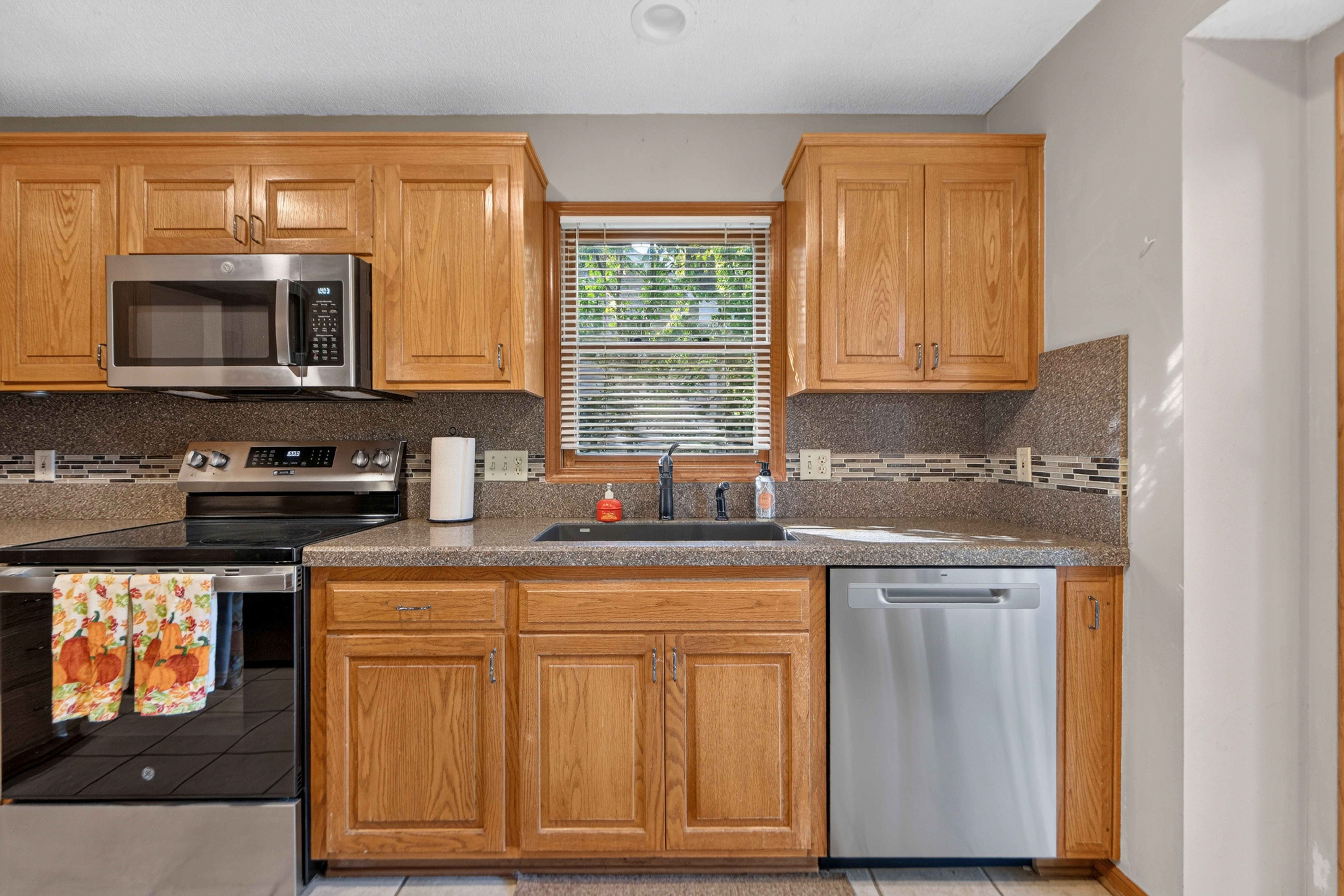  10228 Caenen Drive, Lenexa, KS 66215 - 物件實景
