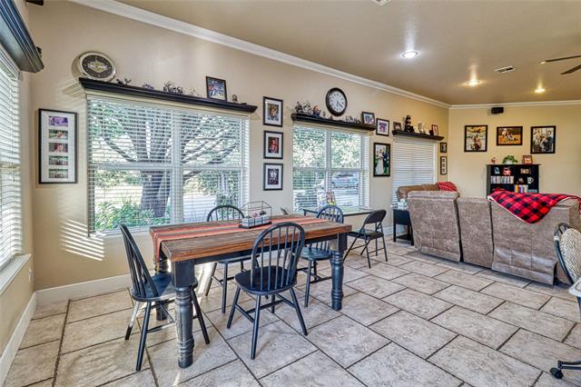 Eufaula, Oklahoma, 74432, United States, 3 Bedrooms Bedrooms, ,4 BathroomsBathrooms,Residential,For Sale,1976546