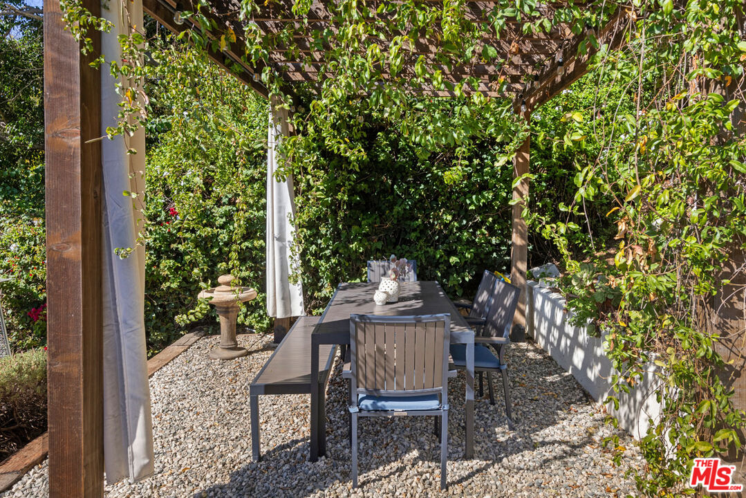 Los Angeles, California, 90026, United States, 3 Bedrooms Bedrooms, ,3 BathroomsBathrooms,Residential,For Sale,2003462