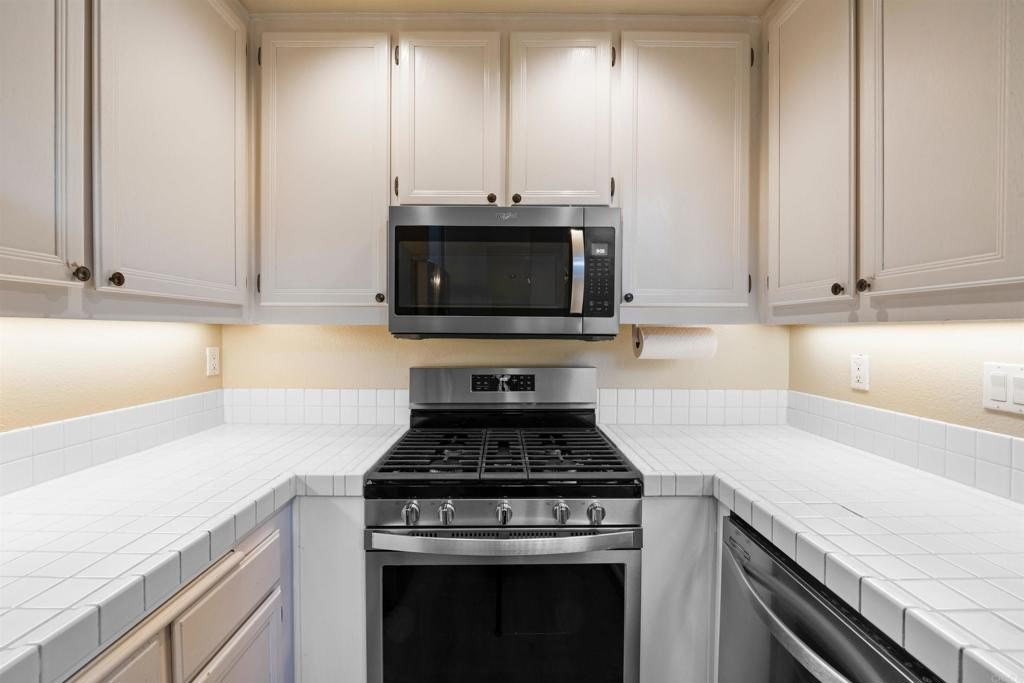 San Diego, California, 92128, United States, 2 Bedrooms Bedrooms, ,2 BathroomsBathrooms,Residential,For Sale,1919776