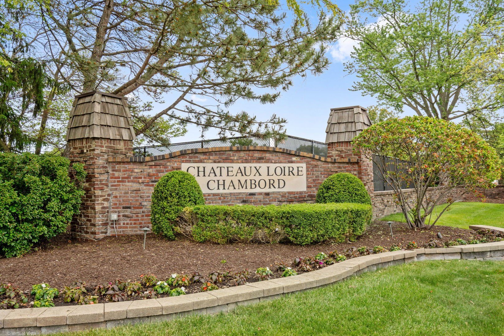Oak Brook, Illinois, 60523, United States, 5 Bedrooms Bedrooms, ,3 BathroomsBathrooms,Residential,For Sale,1944795