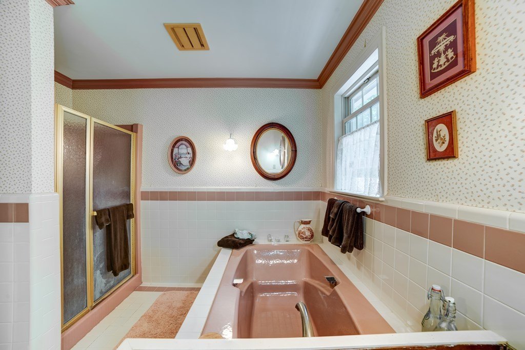 Hiawassee, Georgia, 30546, United States, 3 Bedrooms Bedrooms, ,4 BathroomsBathrooms,Residential,For Sale,1981335