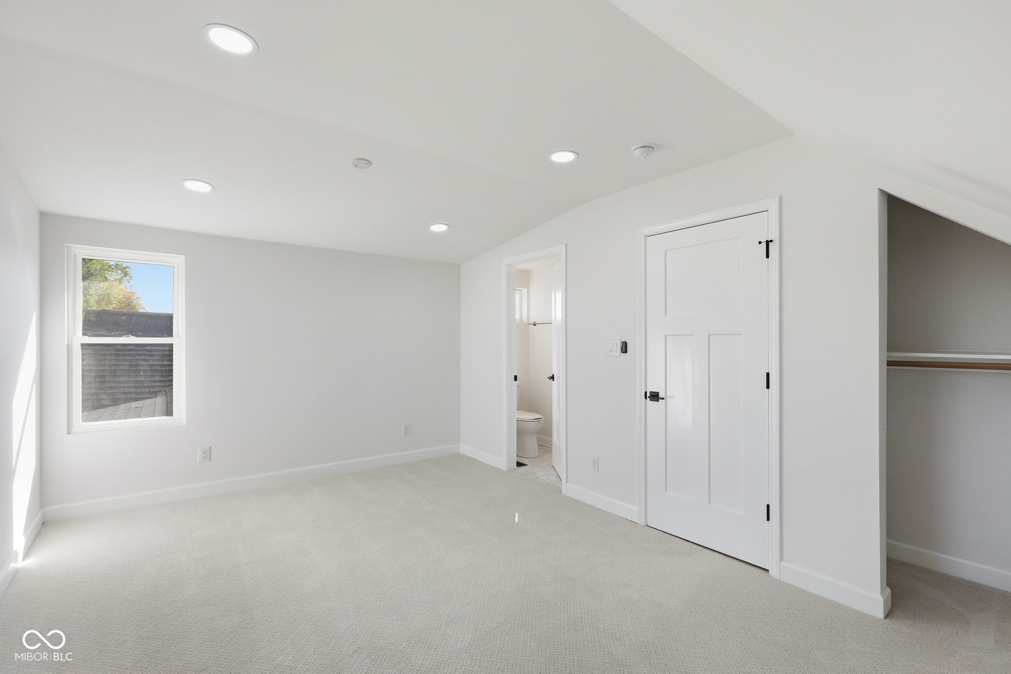 Carmel, Indiana, 46033, United States, 4 Bedrooms Bedrooms, ,3 BathroomsBathrooms,Residential,For Sale,1998022