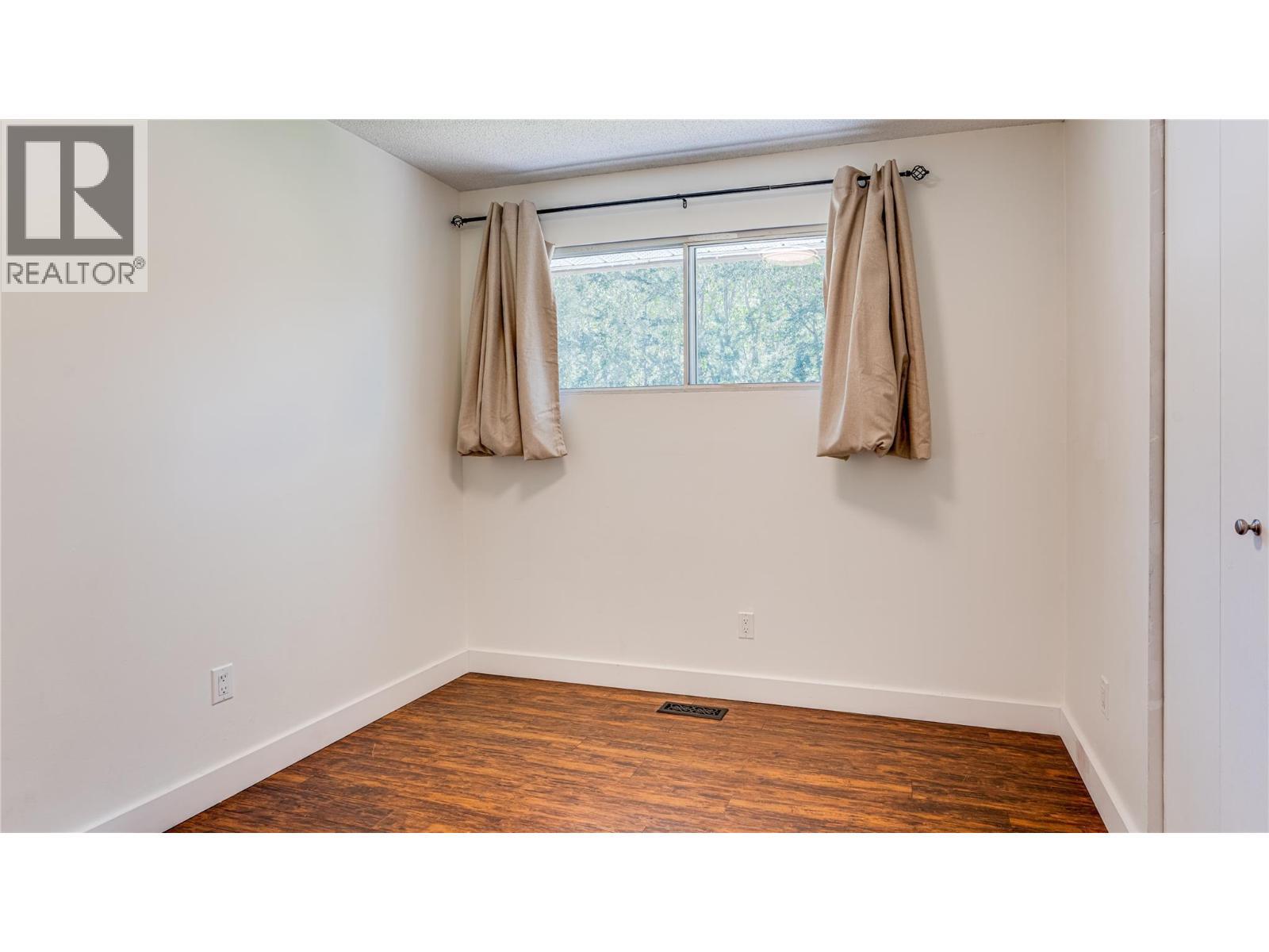 CHASE, British Columbia, V0E 1M0, CA, 5 Bedrooms Bedrooms, ,1 BathroomBathrooms,Residential,For Sale,1918383